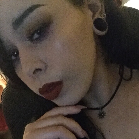 Meet your Posher, Aly - Picture 1 of 1